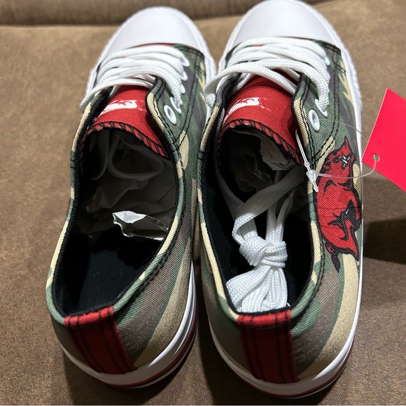 NWT- Arkansas Razorback Women’s Shoes - Picture 4 of 13